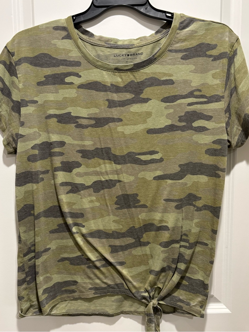 Lucky Brand Olive & Dark Green Camo Tie-Front Woman’s Tee SZ-XL
